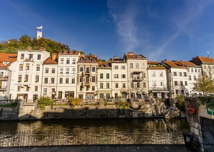 Little M's Kept Secret App דירה *