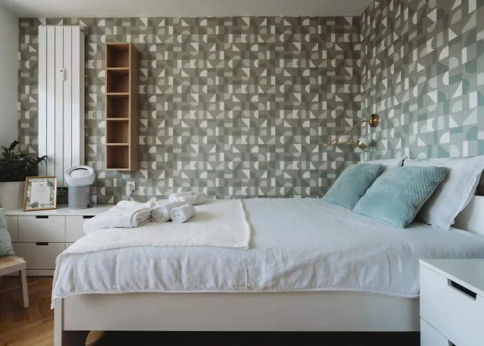 Little M's Kept Secret App דירה *